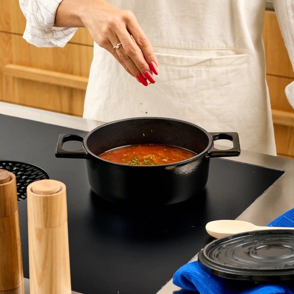 Garnek żeliwny z pokrywką odpowiedni na indukcję 2 l Mattia 3.0 – FABINI-image-1