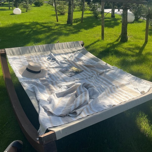 Beżowy lniany koc plażowy 140x170 cm Allure Stripe – Linen Tales-image-2