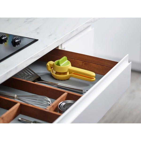 Żółto-zielona ręczna wyciskarka Joseph Joseph JuiceMax-image-3