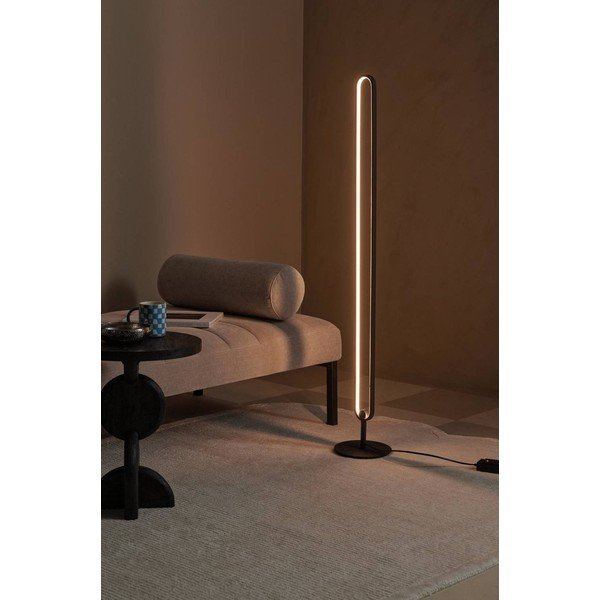 Metalowa lampa stojąca LED ze ściemniaczem w kolorze matowej czerni (wysokość 130 cm) Loop – Ellos Home-image-1