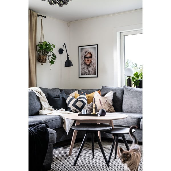 Naturalny okrągły stolik w dekorze dębu 90x90 cm Yumi – Rowico-image-3