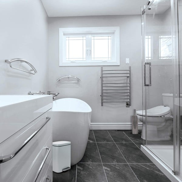 Stalowy kosz na śmieci z pedałem w matowym białym kolorze 5 l   Akira – Spirella-image-3