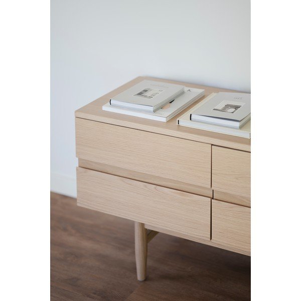 Naturalna niska komoda w dekorze dębu 160x75 cm Moresby – Rowico-image-4