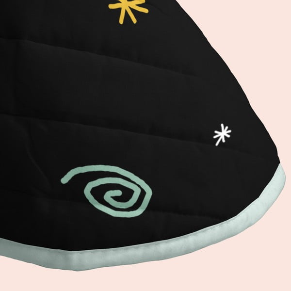 Czarna narzuta pikowana 270x260 cm Cosmic cats – Aware-image-4