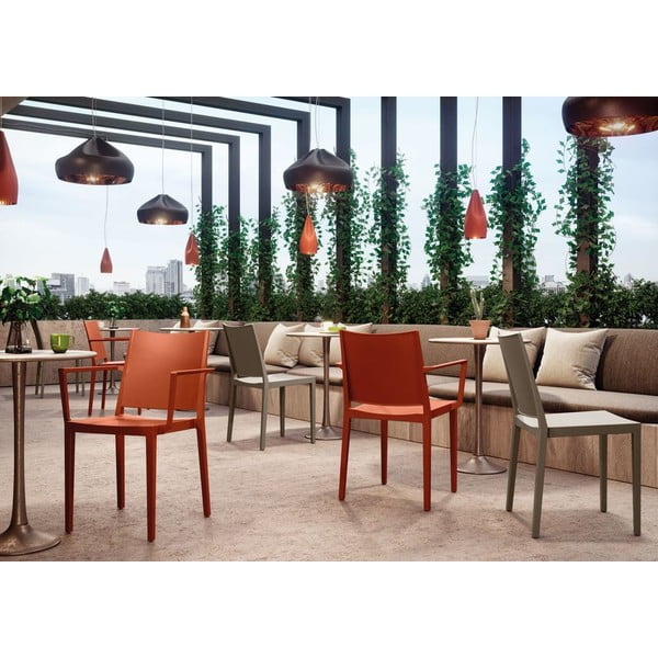 Jasnobrązowe plastikowe krzesło ogrodowe Mosk – Rojaplast-image-1