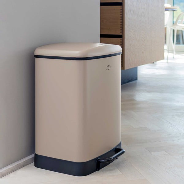 Beżowy metalowy kosz na śmieci z pedałem do segregacji odpadów 24 l Wonda – Mette Ditmer Denmark-image-1