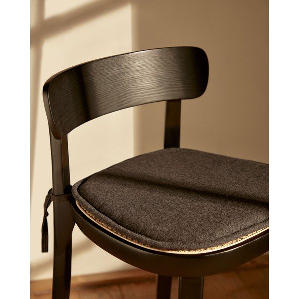 Poduszka na krzesło z mikrowłókna 43x43 cm Romane – Kave Home-image-1