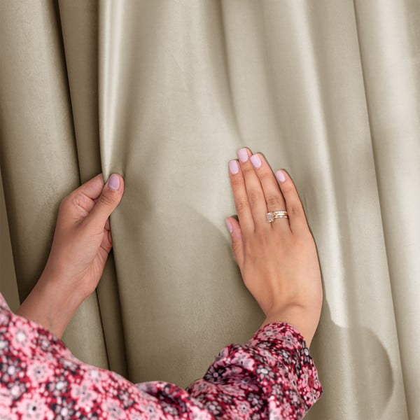 Brązowa/beżowa aksamitna zasłona częściowo zaciemniająca (dimout) 140x245 cm Eyelets – Restilo-image-3