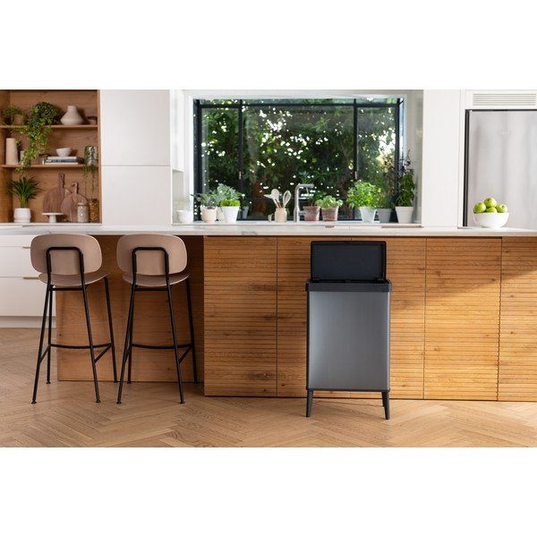 Niebieski kosz na śmieci otwierany na dotyk z plastiku z recyklingu 54 l Verto High – Curver-image-3