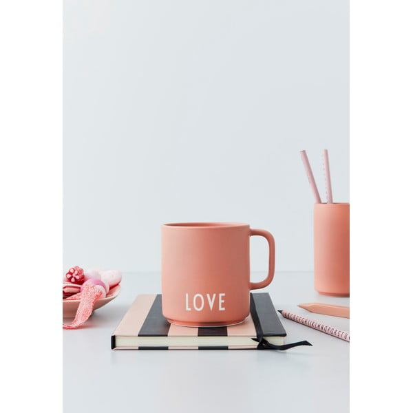 Różowy porcelanowy kubek Design Letters Love-image-1