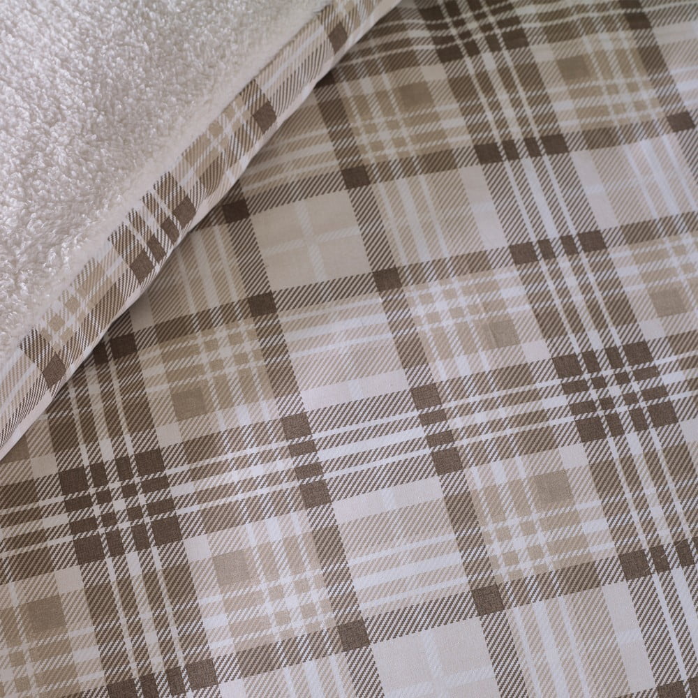 Brązowa pościel dwuosobowa z materiału sherpa 200x200 cm Cosy Sherpa Check – Catherine Lansfield (zdjęcie 5)