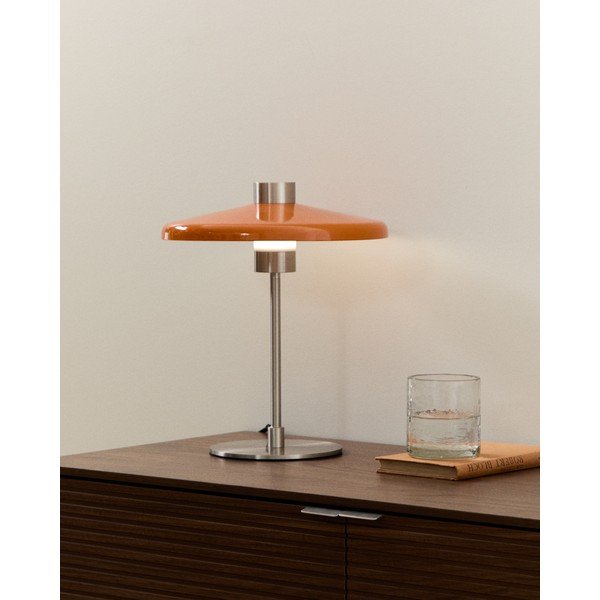 Pomarańczowa lampa stołowa z metalowym kloszem (wysokość 32,5 cm) Nuvira – Kave Home-image-1