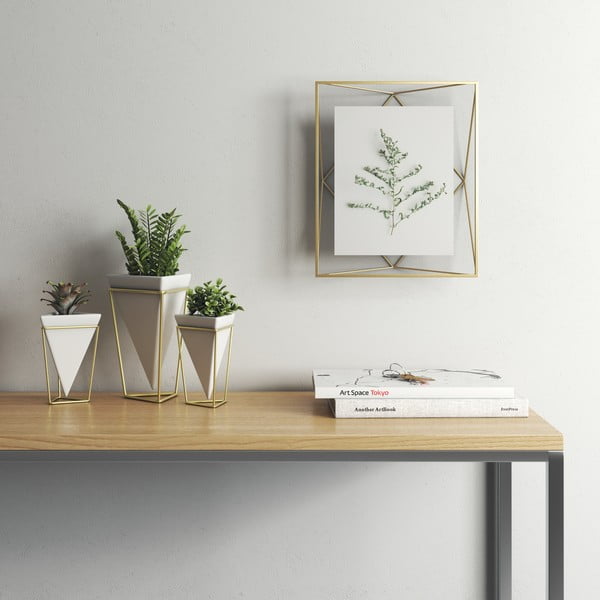 Metalowa ramka stojąca/ścienna w kolorze złota 25x30 cm Prisma – Umbra-image-4