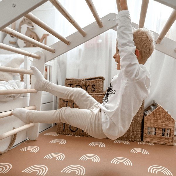 Szara drabinka pikler z litego drewna sosnowego 61x112x94 cm Montessori – Meowbaby-image-4