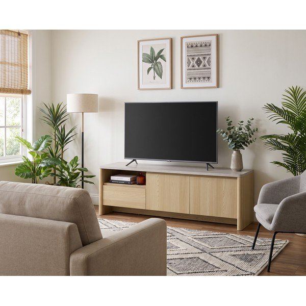 Biała/w jasnym naturalnym kolorze szafka pod TV w dekorze dębu 153x50x45 cm Dore – Marckeric-image-1