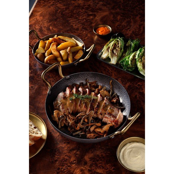 Metalowy talerz do serwowania w kolorze srebra ø 24 cm Serve – BonBistro-image-1