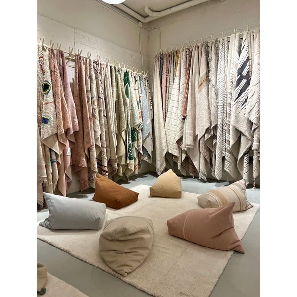 Beżowy dziecięcy worek do siedzenia Cleo Natural – Lorena Canals-image-3