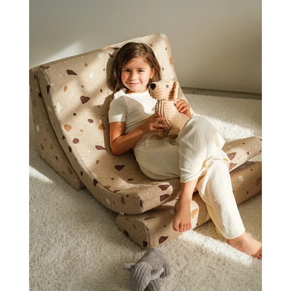 Jasnobrązowy fotel dziecięcy z materiału bouclé/z tkaniny szenilowej Terrazzo Moon – Wigiwama-image-2