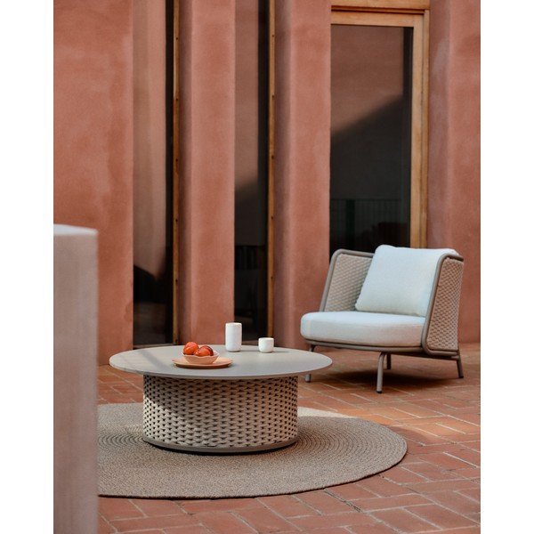 Beżowy okrągły dywan odpowiedni na zewnątrz z włókien z recyklingu ø 150 cm Despas – Kave Home-image-1