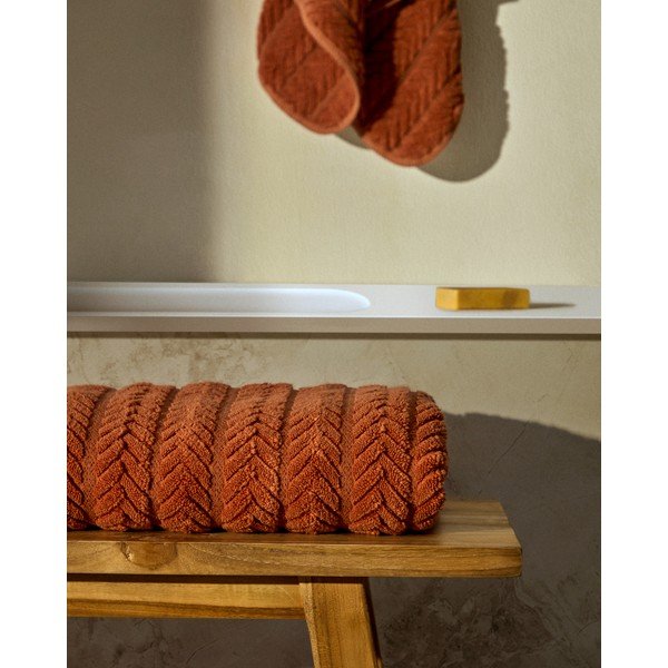 Bawełniany ręcznik frotte w kolorze terakoty 50x90 cm Rune – Kave Home-image-1