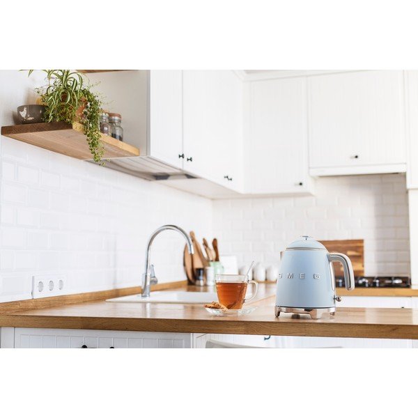 Jasnoniebieski czajnik elektryczny ze stali nierdzewnej 800 ml Retro Style – SMEG-image-1