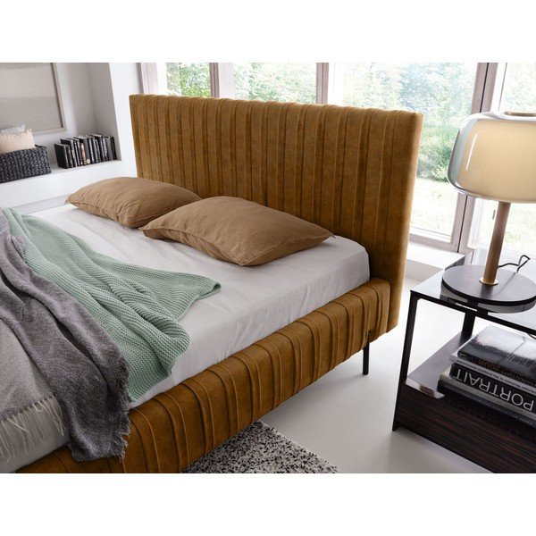 Tapicerowane łóżko dwuosobowe ze schowkiem ze stelażem 140x200 cm w kolorze ochry Plissa – ELTAP-image-4