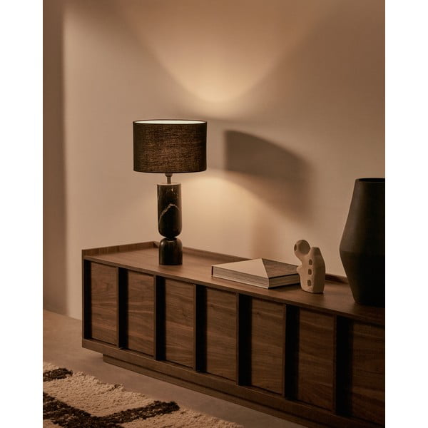 Czarna marmurowa lampa stołowa z tekstylnym kloszem (wysokość 57 cm) Vex – Kave Home-image-1