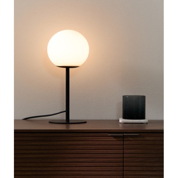 Biała/czarna lampa stołowa ze szklanym kloszem (wysokość 35 cm) Brisia – Kave Home-image-1