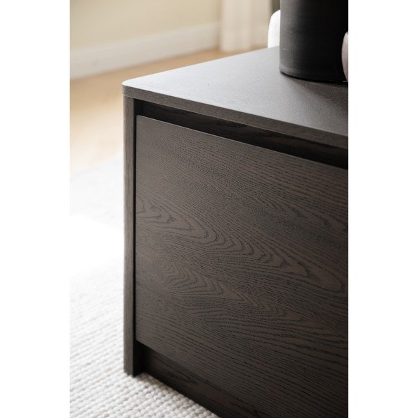 Komoda w dekorze dębu w ciemnym naturalnym kolorze 180x50x40 cm Melstone – Rowico-image-4