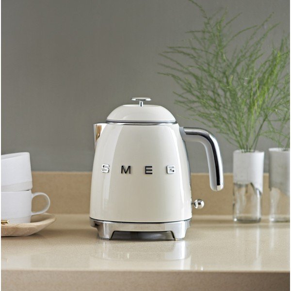 Kremowy czajnik elektryczny ze stali nierdzewnej 800 ml Retro Style – SMEG-image-1