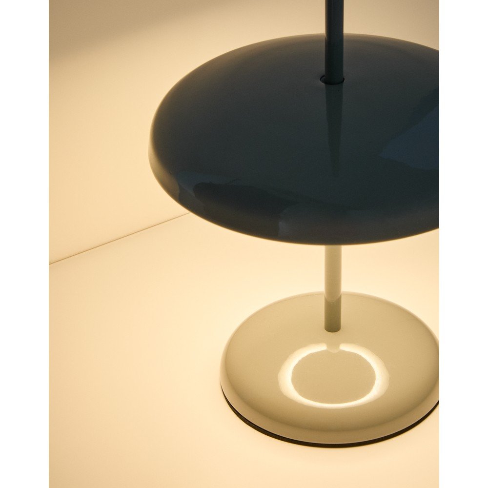 Jasnozielona lampa stołowa LED ze ściemniaczem z metalowym kloszem (wysokość 35 cm) Porte – Kave Home (zdjęcie 3)