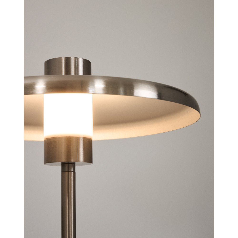 Lampa stojąca w kolorze srebra z metalowym kloszem (wysokość 130 cm) Nuvira – Kave Home (zdjęcie 6)