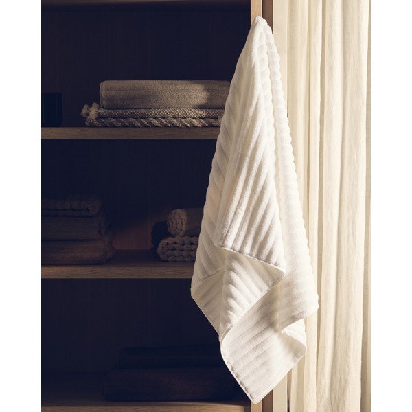 Biały bawełniany ręcznik frotte 50x90 cm Navira – Kave Home-image-3