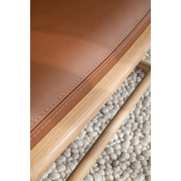 Podnóżek z konstrukcją z litego drewna dębowego i brązowym skórzanym elementem Gazzda Dedo-image-4