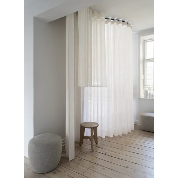 Szara sofa z materiału bouclé 137,5 cm KUON – Blomus-image-1