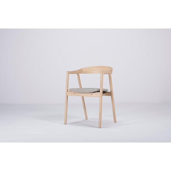 Krzesło z litego drewna dębowego z szarym siedziskiem Gazzda Muna-image-4