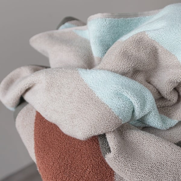 Miętowy ręcznik kąpielowy frotte z bawełny organicznej 70x133 cm Diagonal – Mette Ditmer Denmark-image-3