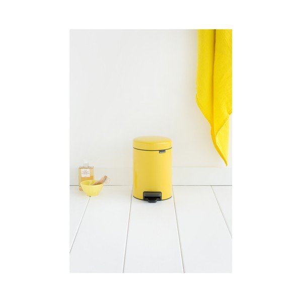 Żółty kosz na śmieci z pedałem Brabantia Newicon, 5 l-image-1