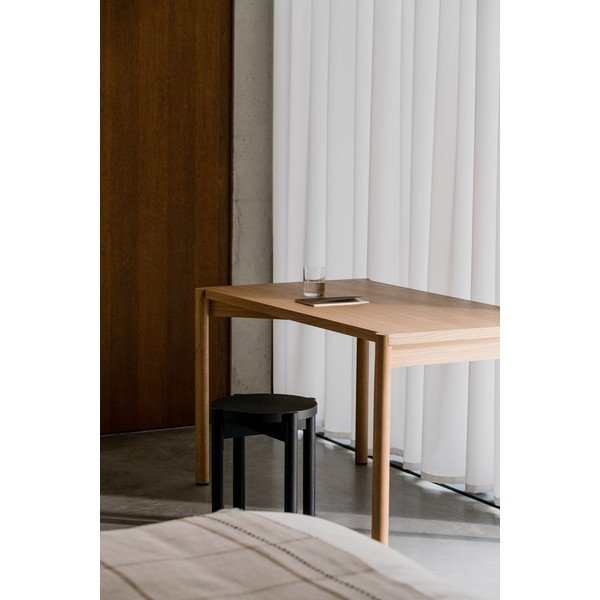 Czarny stołek z litego drewna bukowego Hopp – noo.ma-image-2