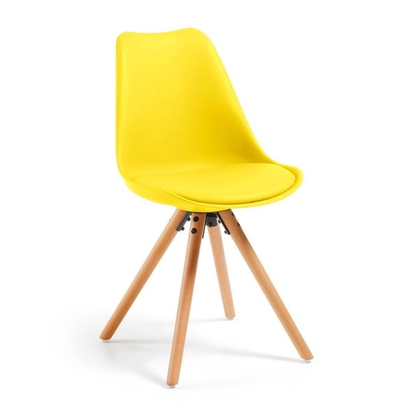 Żółte krzesło z bukowymi nogami loomi.design Lumos