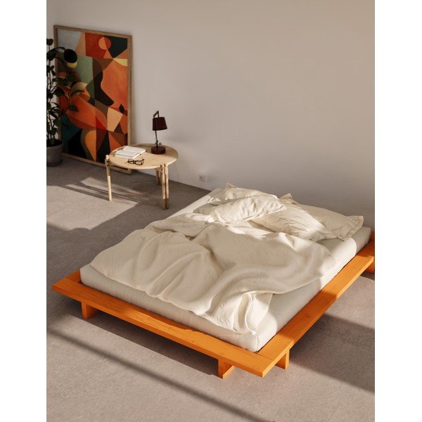 Pomarańczowe łóżko dwuosobowe z litego drewna sosnowego bez zagłówka ze stelażem 160x200 cm Japan – Karup Design-image-1