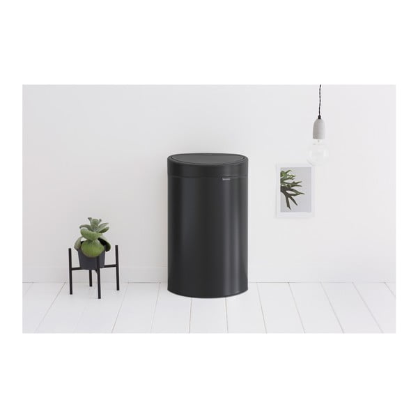 Stalowy kosz na śmieci otwierany na dotyk w kolorze matowej czerni 40 l Touch Bin – Brabantia-image-1