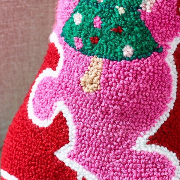 Poduszka dekoracyjna ze świątecznym motywem z materiału bouclé 48x35 cm Santa's Howdy Christmas Boot – Catherine Lansfield-image-2