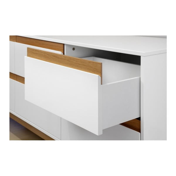 Biała komoda z cokołem i drewnianymi szczegółami Dřevotvar Ontur 11-image-2