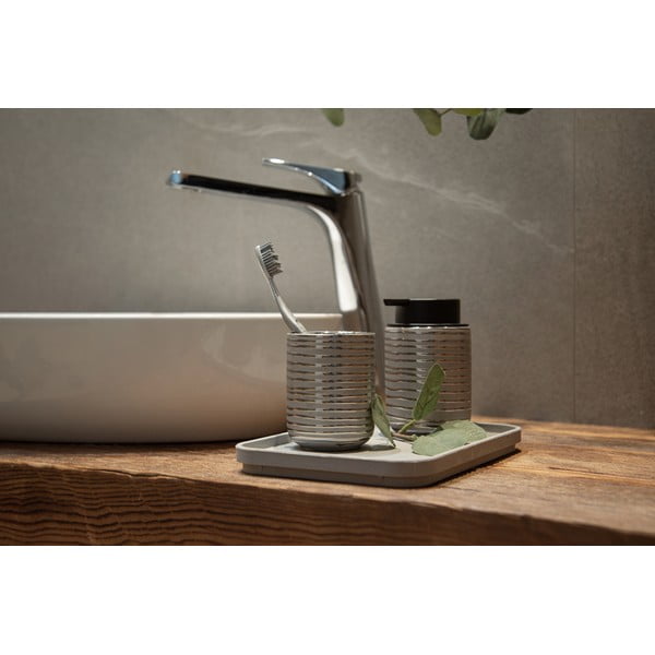 Ceramiczny kubek na szczoteczki do zębów w kolorze srebra Vilalba – Wenko-image-2