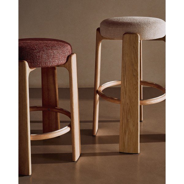 Beżowo-naturalnym hoker z litego drewna jesionowego (wysokość siedziska 75 cm) Granite – Kave Home-image-4