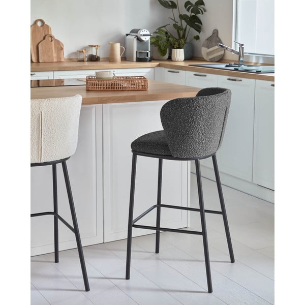 Czarny hoker (wysokość siedziska 65 cm) Ciselia – Kave Home-image-1