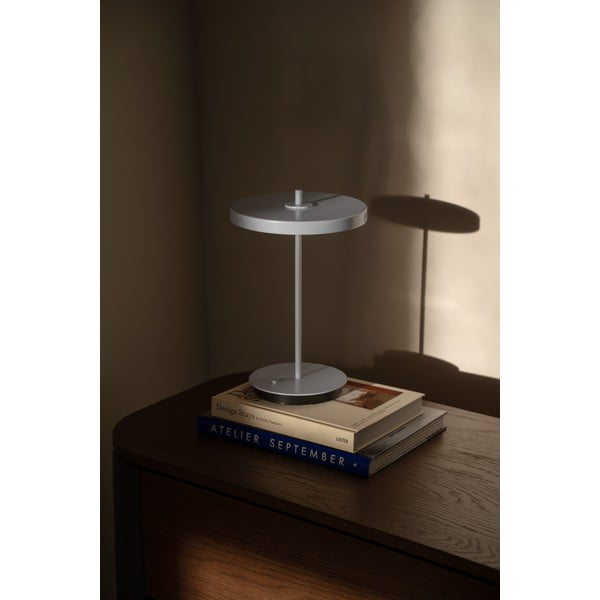 Jasnoniebieska metalowa lampa stołowa LED z metalowym kloszem (wysokość 31 cm) Asteria Move – UMAGE-image-3