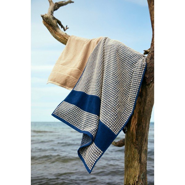 Ciemnoniebiesko-beżowy ręcznik kąpielowy z bawełny organicznej 70x140 cm Check – JUNA-image-4
