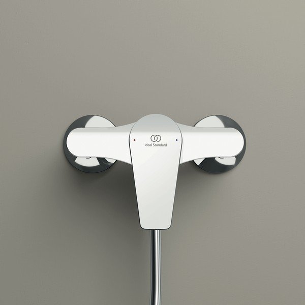 Prysznicowa bateria ścienna w kolorze srebra z połyskiem Cerafine D – Ideal Standard-image-1